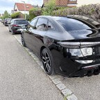 Frisch gewaschen mit neuen Felgen und Reifen